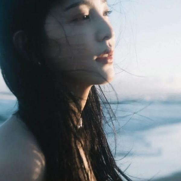 埃舍尔街的红色邮筒